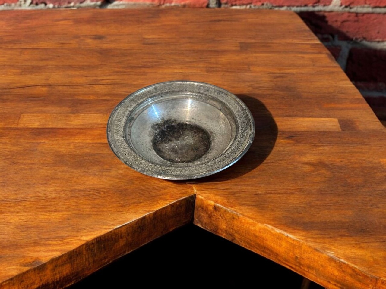 Düz Kenarlı İnce Metal Tabak | Minimal Desen